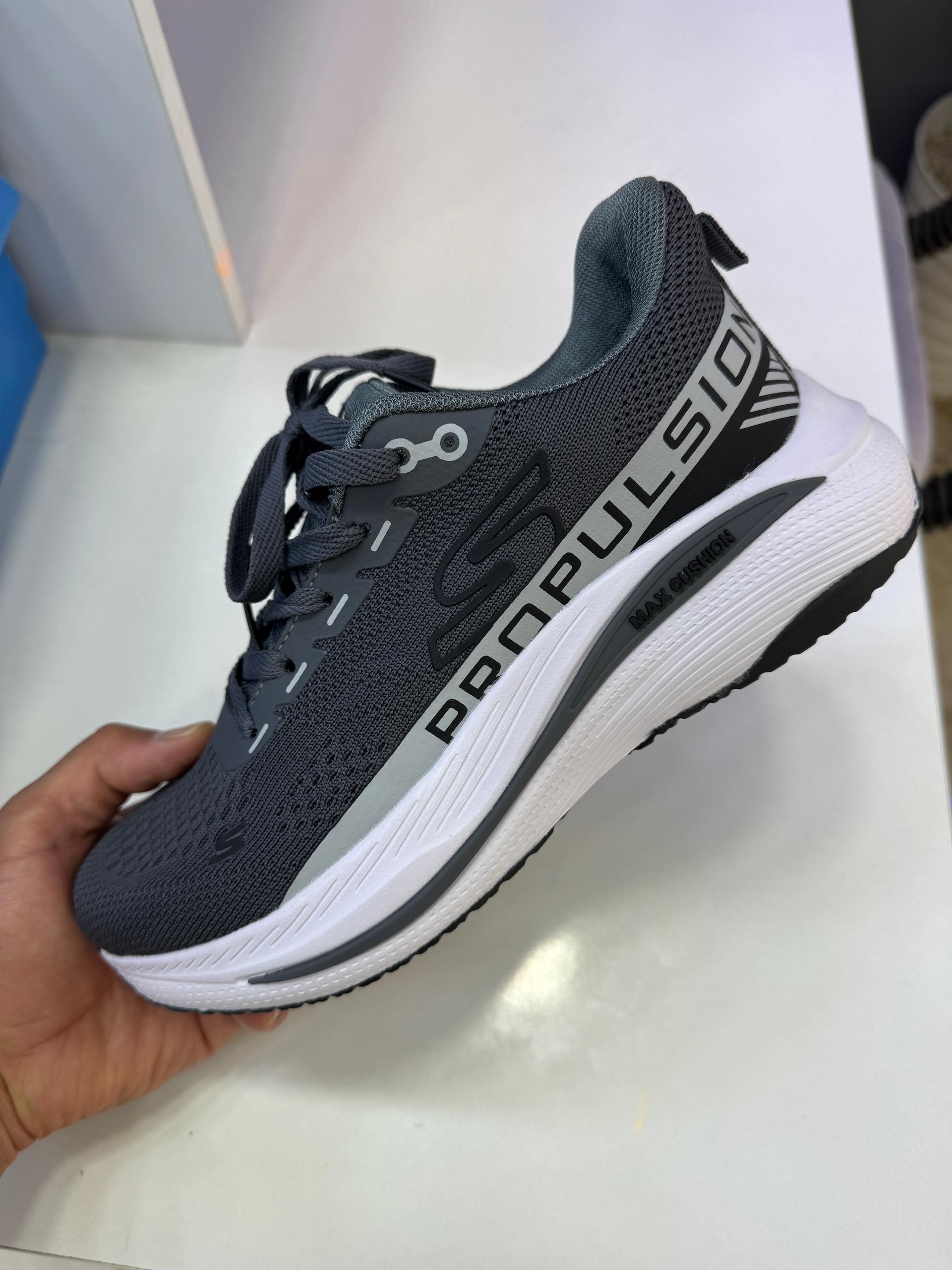 SKETCHERS MAX
